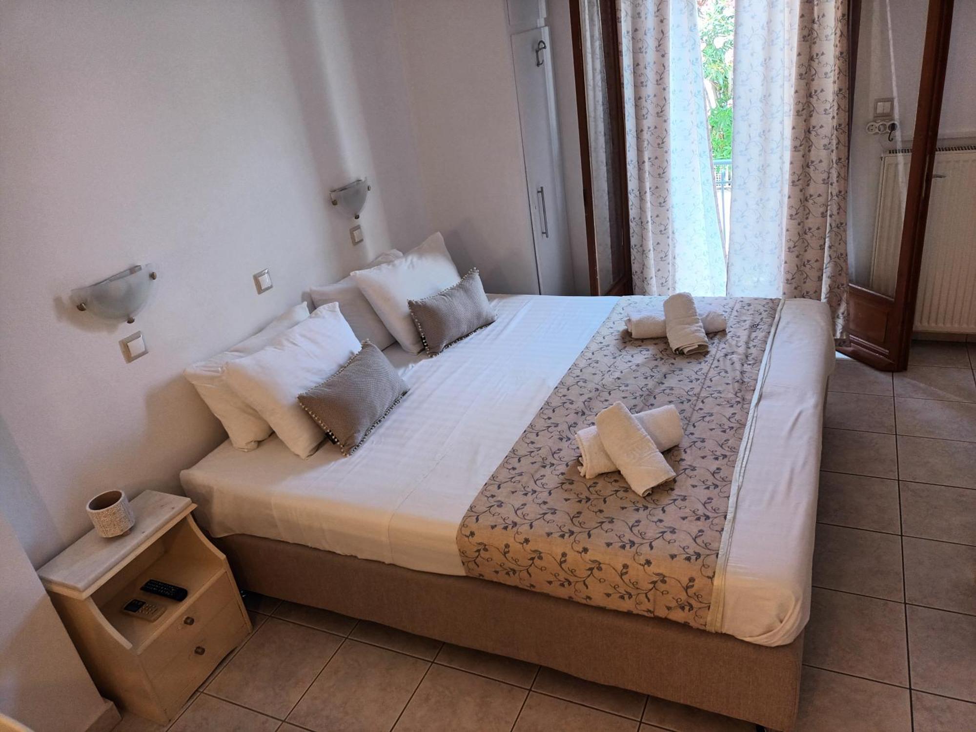 Argostoli Rooms Esterno foto